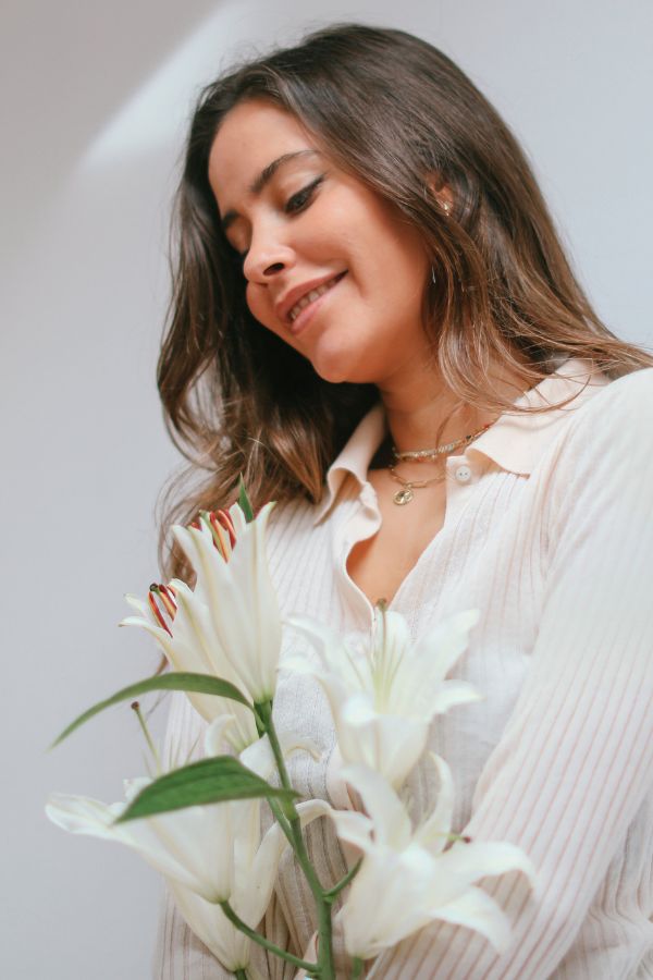 mujer flores